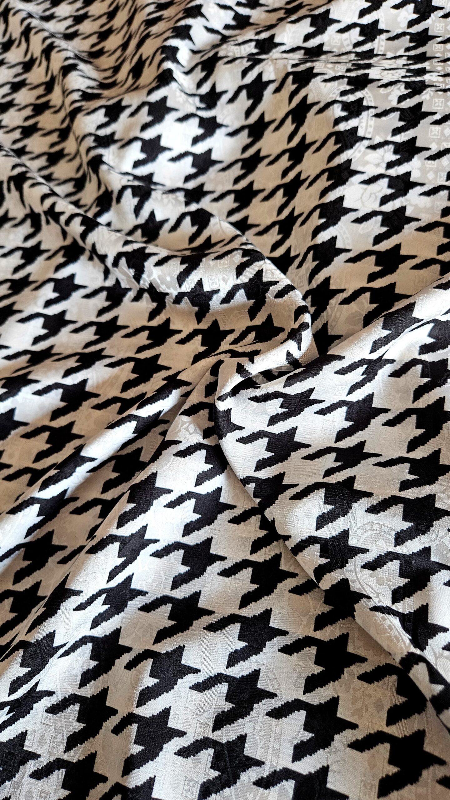 Todias Houndstooth Outer Abaya - Image 4